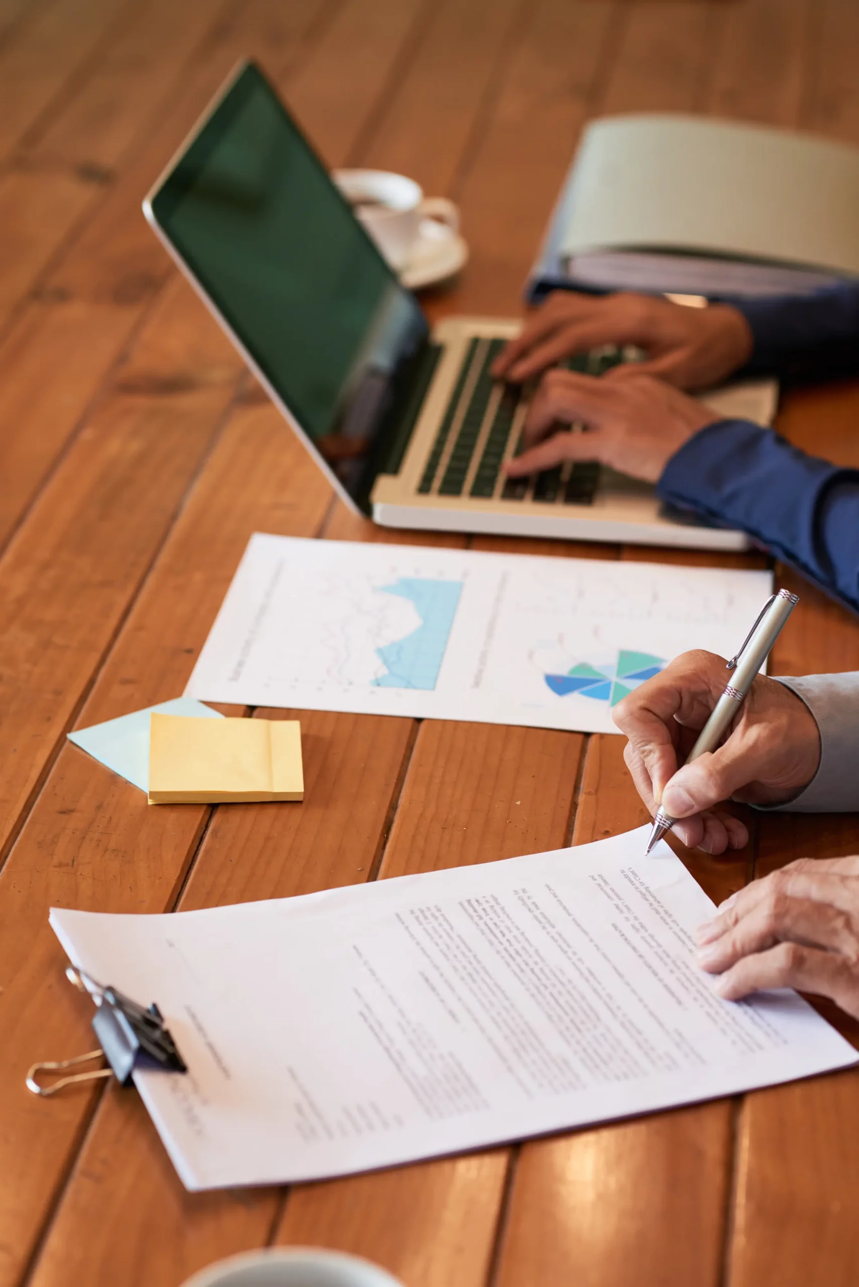 Les éléments essentiels pour un contrat de travail conforme